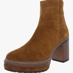 STEVE MADDEN Tan suede booties